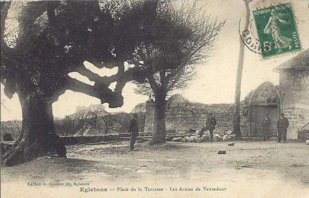 Egletons vieux tilleuls carte postale ancienne 1